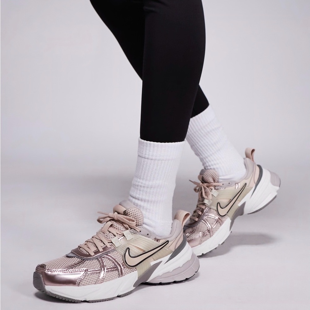 Nike Women's Sneakers in Metallic Rose Gold and Cream